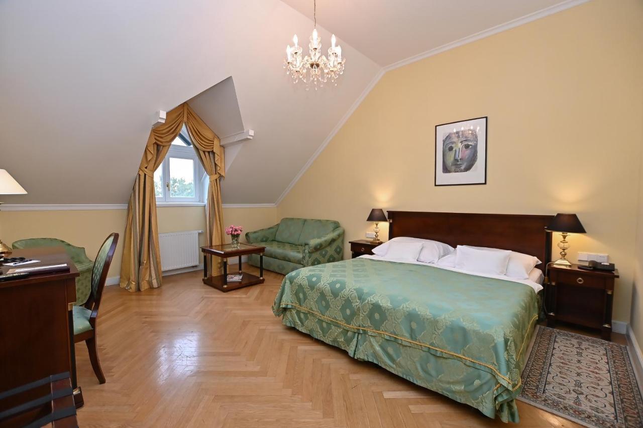 Castle Hotel Grof Degenfeld Superior Tarcal Exterior foto