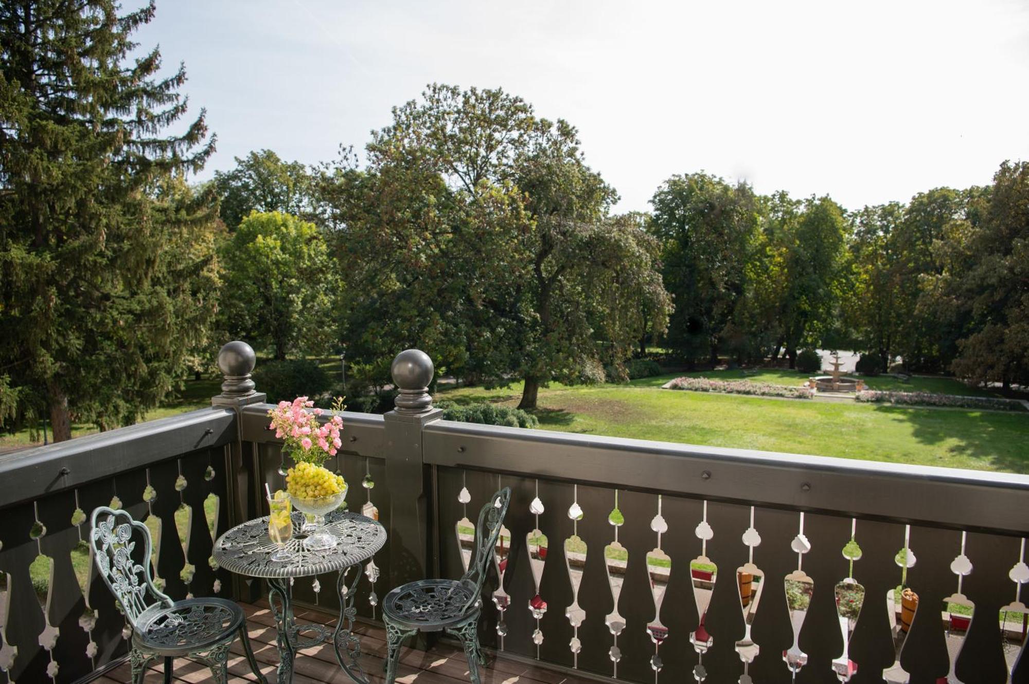 Castle Hotel Grof Degenfeld Superior Tarcal Exterior foto