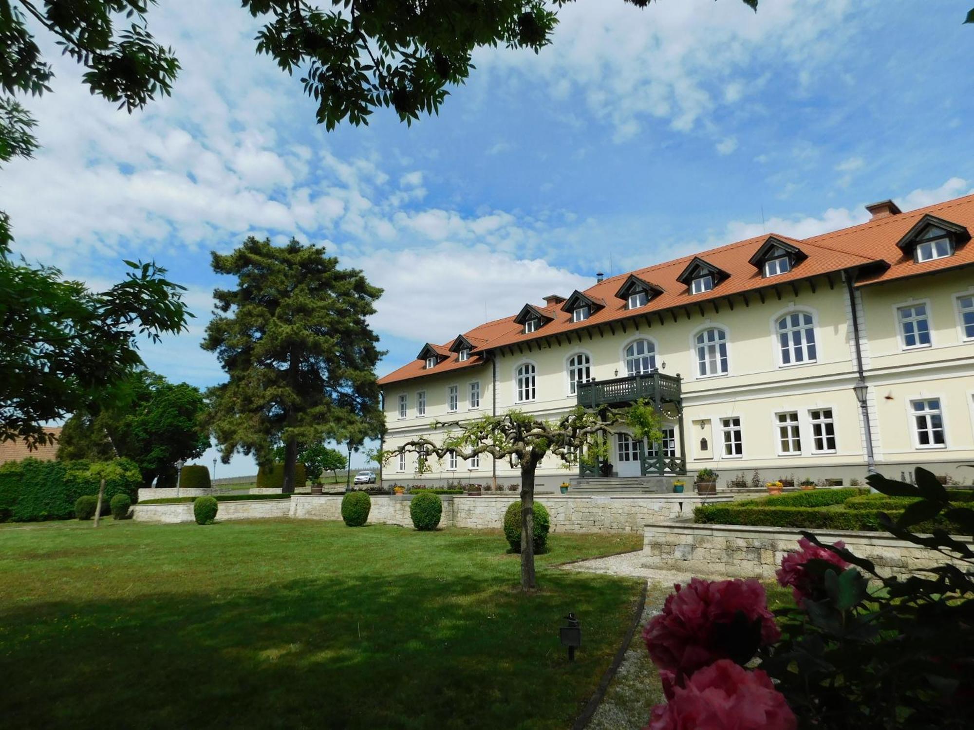 Castle Hotel Grof Degenfeld Superior Tarcal Exterior foto