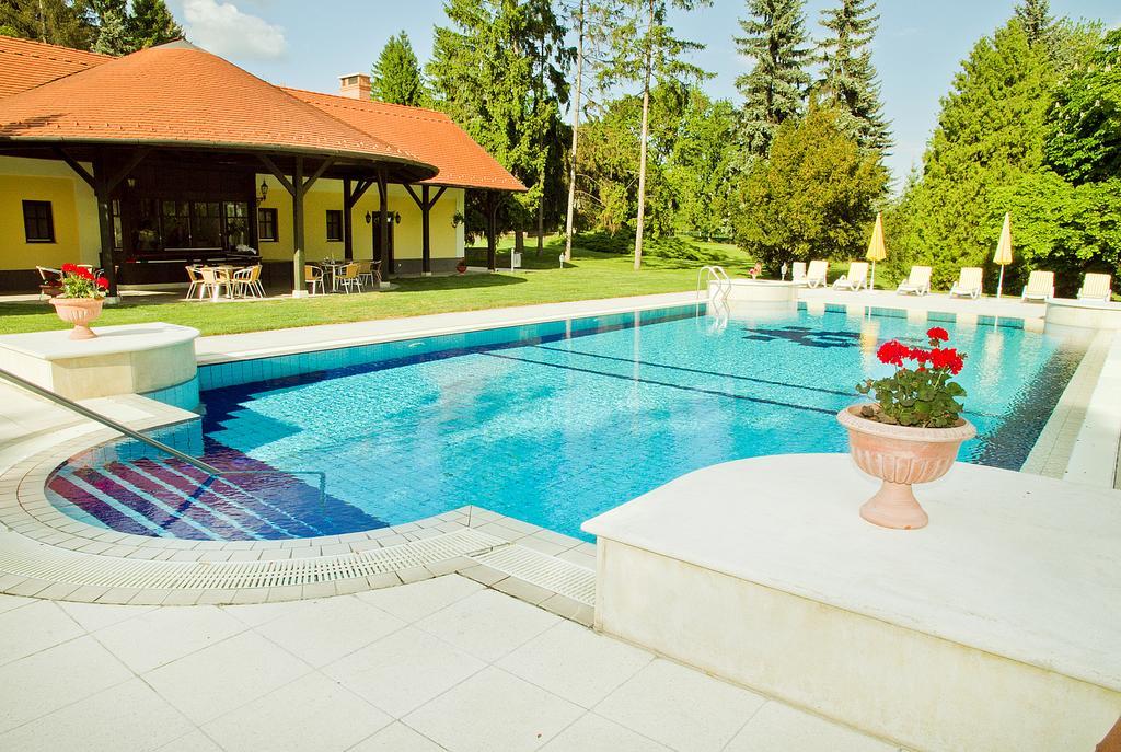 Castle Hotel Grof Degenfeld Superior Tarcal Exterior foto